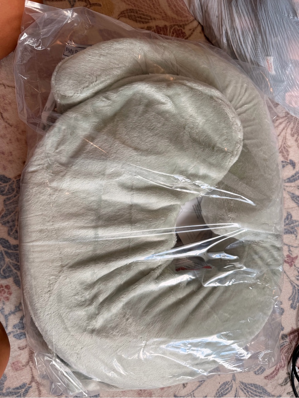 Nursing pillow + cover (NWT) - Picture 2 of 2